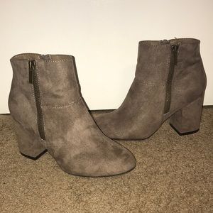 Suede ankle booties with chunky heel and zipper